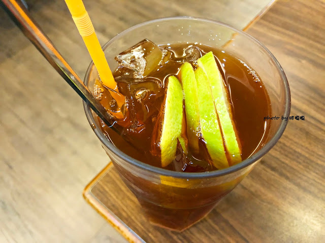 【台中 南屯】半島鐵盒茶餐廳👍多名好友激推，平價港式茶餐廳，提供品項多元，口味偏台式，價格很實惠，難怪用餐時間人潮絡繹不絕👯👯👯