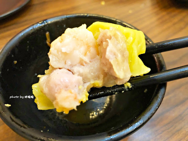 【台中 南屯】半島鐵盒茶餐廳👍多名好友激推，平價港式茶餐廳，提供品項多元，口味偏台式，價格很實惠，難怪用餐時間人潮絡繹不絕👯👯👯