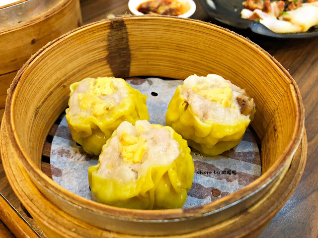 【台中 南屯】半島鐵盒茶餐廳👍多名好友激推，平價港式茶餐廳，提供品項多元，口味偏台式，價格很實惠，難怪用餐時間人潮絡繹不絕👯👯👯