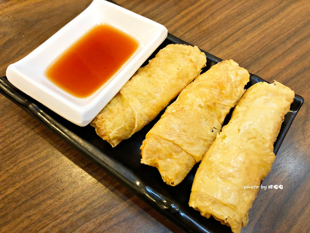 【台中 南屯】半島鐵盒茶餐廳👍多名好友激推，平價港式茶餐廳，提供品項多元，口味偏台式，價格很實惠，難怪用餐時間人潮絡繹不絕👯👯👯