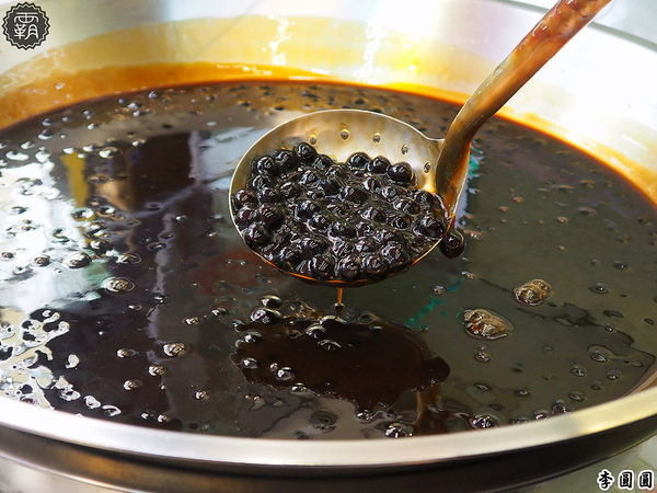 李圓圓珍珠奶茶(淡水老街)： 李圓圓黑糖珍珠鮮奶，淡水老街超夯人氣黑糖珍珠鮮奶，2.0更香濃~