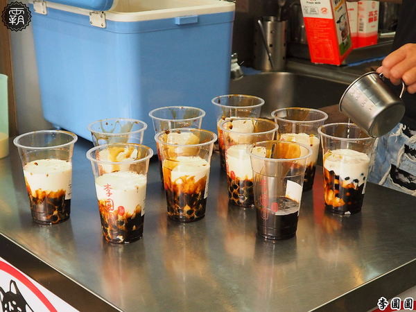 李圓圓珍珠奶茶(淡水老街)： 李圓圓黑糖珍珠鮮奶，淡水老街超夯人氣黑糖珍珠鮮奶，2.0更香濃~