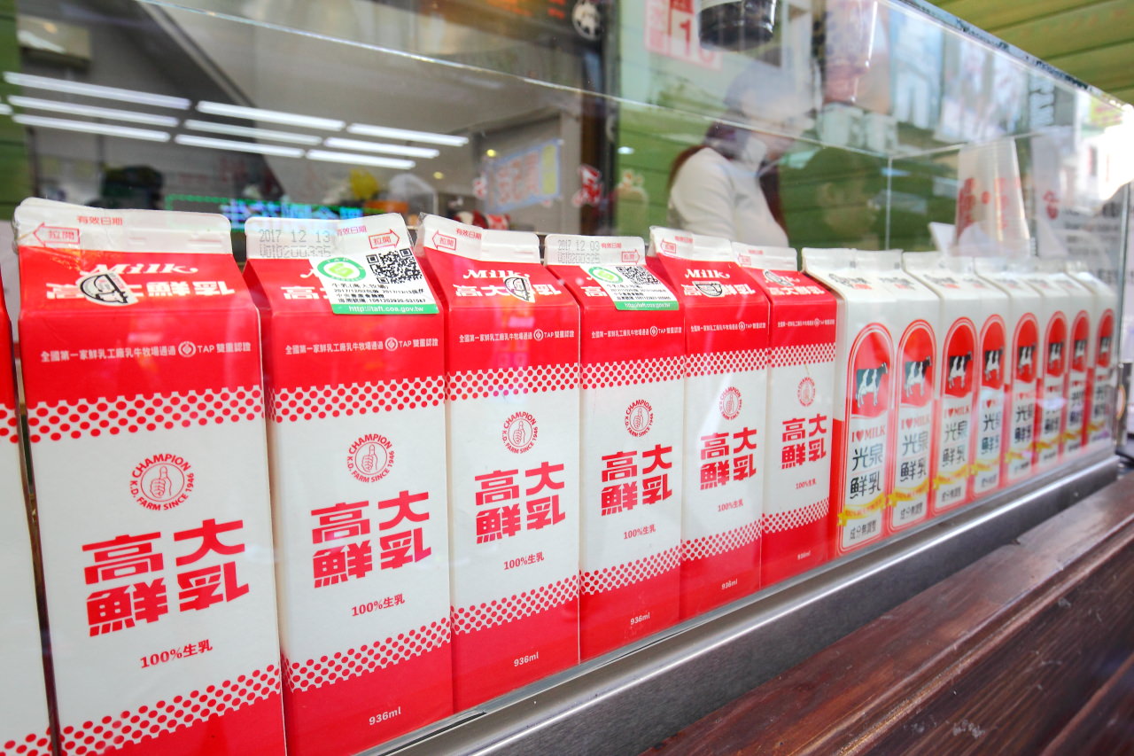 [新北淡水] 淡水老街新散步美食，人手一杯！爆棚超人氣鮮奶黑糖珍珠飲品！李圓圓 Bubble Lee - 大手牽小手。玩樂趣