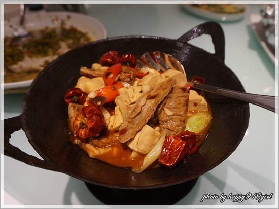 [台北信義誠品]香辣過癮創意湖南菜，包你扒飯扒不停★1010湘