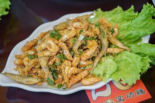 阿東窯烤雞((鹿谷初鄉店)):阿東窯烤雞(鹿谷初鄉店),內行人大推皮脆肉嫩窯烤雞,重點超多汁!甕仔雞/甕缸雞