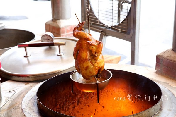 阿東窯烤雞((鹿谷初鄉店)):阿東窯烤雞(鹿谷初鄉店),內行人大推皮脆肉嫩窯烤雞,重點超多汁!甕仔雞/甕缸雞