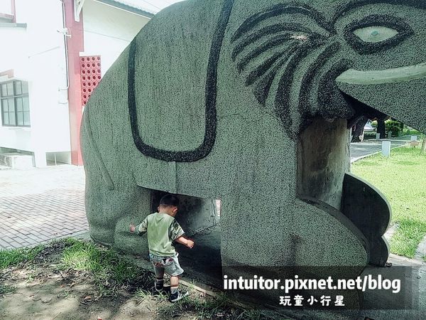 總爺國小大象滑梯.jpg