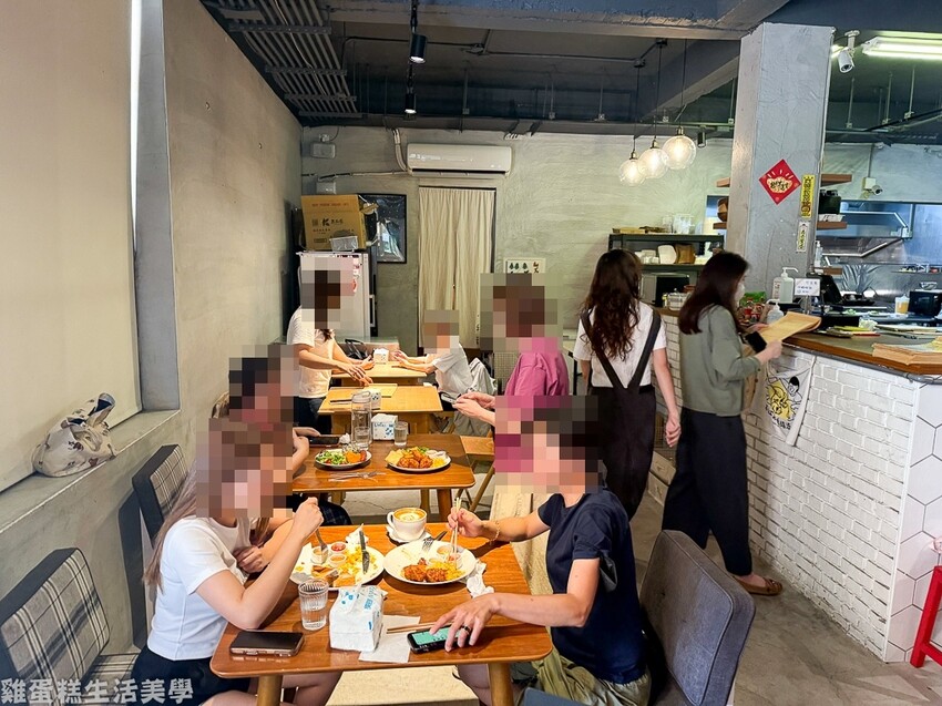 新竹早午餐推薦小稻甜Cafe！清新日系風格超好拍，燻雞蛋起司捲必吃。