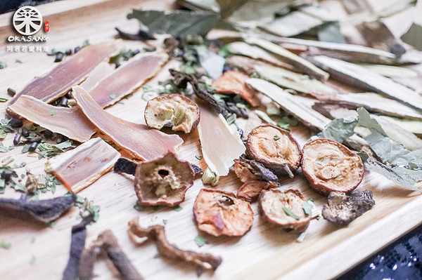 O卡桑 の 裸食代：吃吃吃【O卡桑の裸食代】荷葉清心茶幫你去油解膩對身體好！