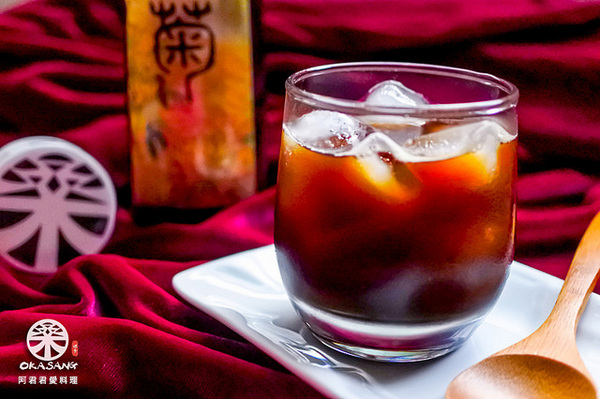 O卡桑 の 裸食代：想喝飲料又怕胖？試試看【O卡桑の裸食代】桑菊の飲 讓你放心大膽喝