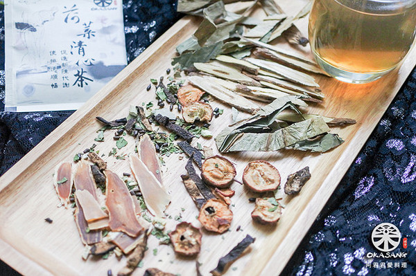 O卡桑 の 裸食代：吃吃吃【O卡桑の裸食代】荷葉清心茶幫你去油解膩對身體好！
