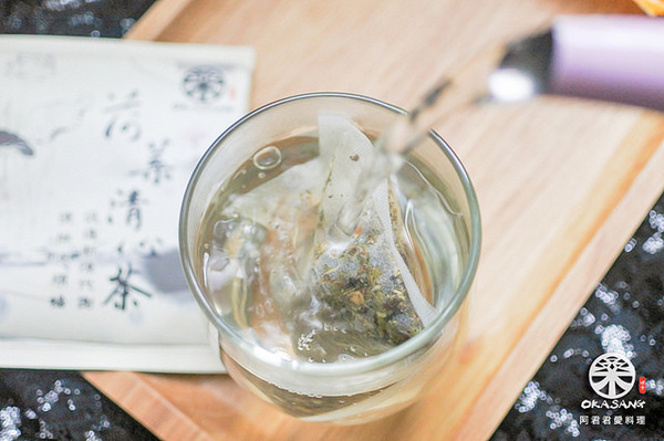 O卡桑 の 裸食代：吃吃吃【O卡桑の裸食代】荷葉清心茶幫你去油解膩對身體好！