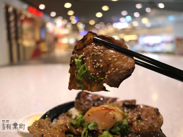 【桃園南崁美食】牛角次男坊：日本燒肉丼專門店，香氣逼人份量十足；霸氣日式烤肉飯激推，台茂購物中心美食推薦
