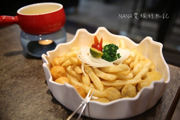 凌晨食刻×熊屋：凌晨食刻熊屋。網美最愛！超好拍又夢幻乾燥花牆,寵物友善餐廳(員林火車站周邊餐廳)