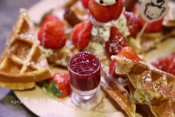 凌晨食刻×熊屋：凌晨食刻熊屋。網美最愛！超好拍又夢幻乾燥花牆,寵物友善餐廳(員林火車站周邊餐廳)