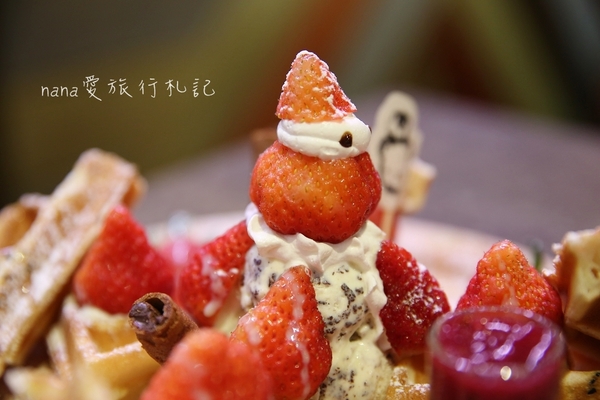 凌晨食刻×熊屋：凌晨食刻熊屋。網美最愛！超好拍又夢幻乾燥花牆,寵物友善餐廳(員林火車站周邊餐廳)