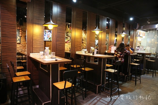 凌晨食刻×熊屋：凌晨食刻熊屋。網美最愛！超好拍又夢幻乾燥花牆,寵物友善餐廳(員林火車站周邊餐廳)