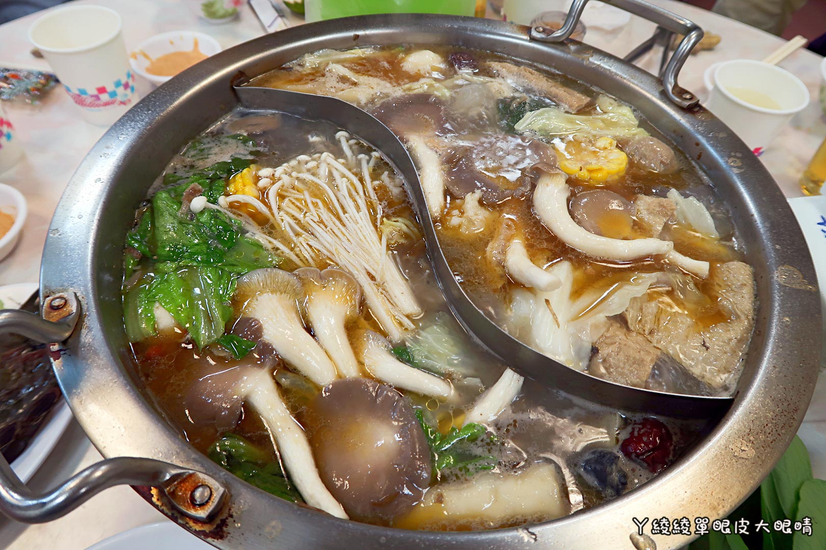 新竹好吃薑母鴨推薦《山林薑母鴨》，宵夜揪團吃鴛鴦薑母雞！竹北分店新開幕！價格｜菜單｜營業時間