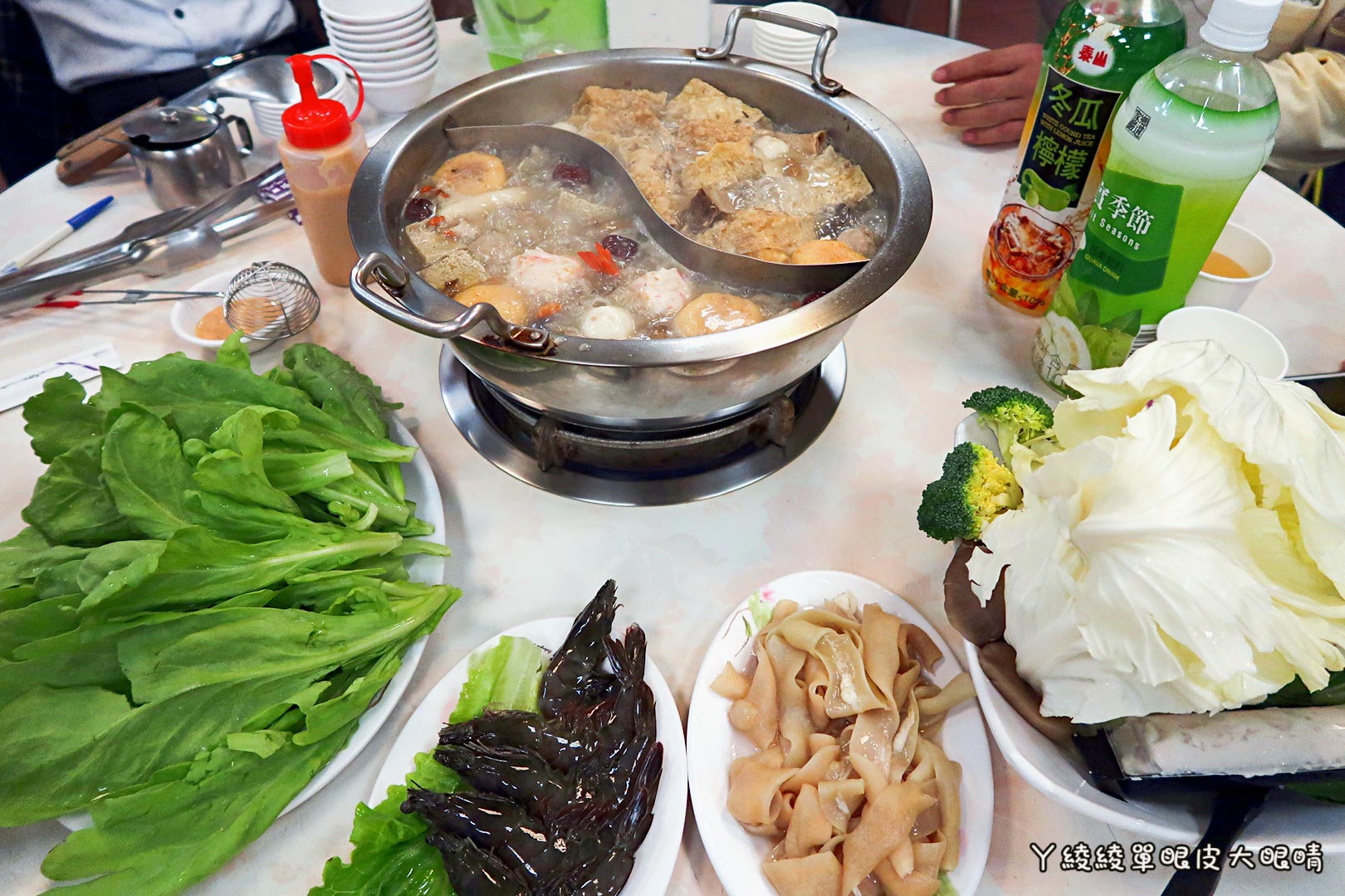 新竹好吃薑母鴨推薦《山林薑母鴨》，宵夜揪團吃鴛鴦薑母雞！竹北分店新開幕！價格｜菜單｜營業時間