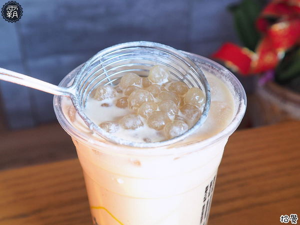 拾覺細作輕飲(台中樂業店)： 拾覺台中樂業店新開幕~葡柚冰茶茶味重果肉多多~