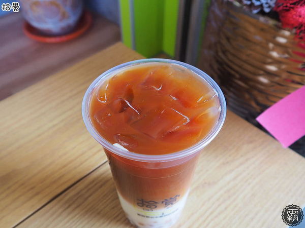 拾覺細作輕飲(台中樂業店)： 拾覺台中樂業店新開幕~葡柚冰茶茶味重果肉多多~