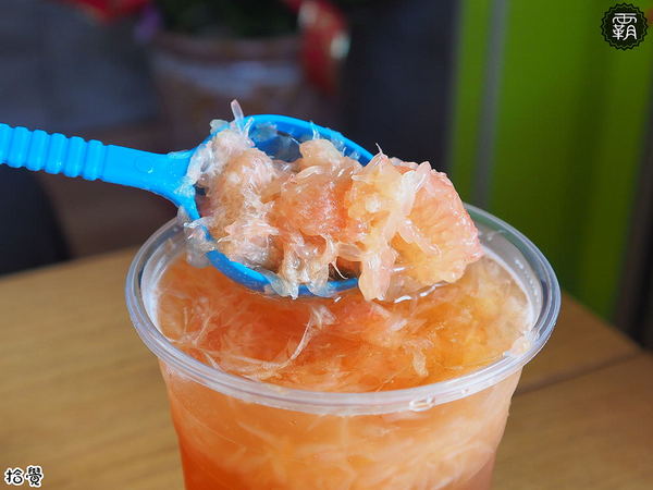 拾覺細作輕飲(台中樂業店)： 拾覺台中樂業店新開幕~葡柚冰茶茶味重果肉多多~