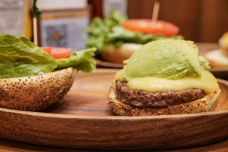 KUA`AINA夏威夷漢堡 (13)