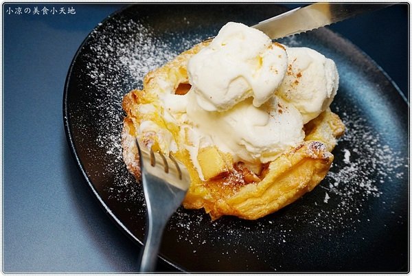 OkieDokie Cafe：台中咖啡館推薦』OkieDokie Cafe║夢幻彩繪牆，網美必去打卡點!文青風裝潢，結合澳洲輕食、漢堡、三明治的咖啡小店