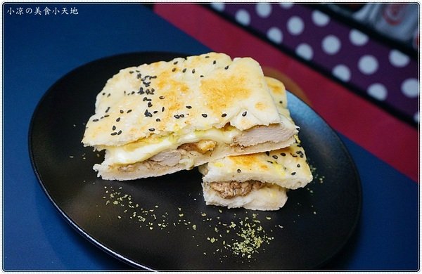 OkieDokie Cafe：台中咖啡館推薦』OkieDokie Cafe║夢幻彩繪牆，網美必去打卡點!文青風裝潢，結合澳洲輕食、漢堡、三明治的咖啡小店