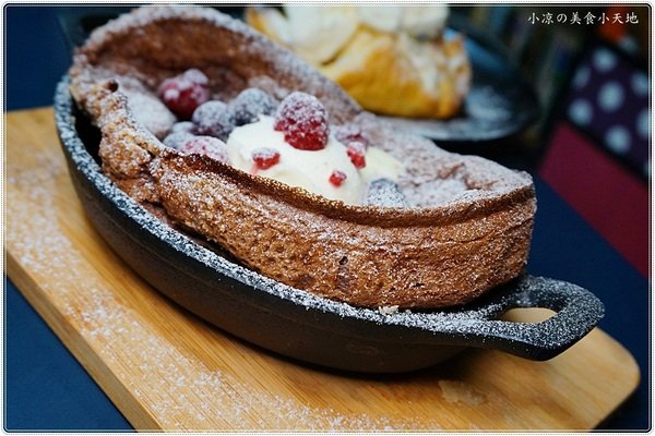 OkieDokie Cafe：台中咖啡館推薦』OkieDokie Cafe║夢幻彩繪牆，網美必去打卡點!文青風裝潢，結合澳洲輕食、漢堡、三明治的咖啡小店