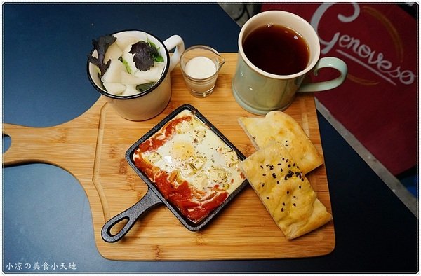 OkieDokie Cafe：台中咖啡館推薦』OkieDokie Cafe║夢幻彩繪牆，網美必去打卡點!文青風裝潢，結合澳洲輕食、漢堡、三明治的咖啡小店