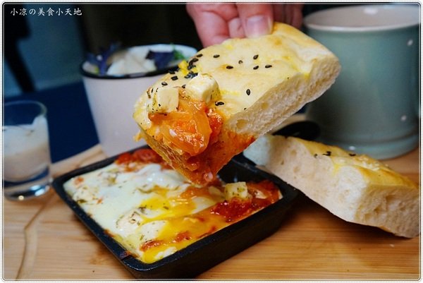 OkieDokie Cafe：台中咖啡館推薦』OkieDokie Cafe║夢幻彩繪牆，網美必去打卡點!文青風裝潢，結合澳洲輕食、漢堡、三明治的咖啡小店