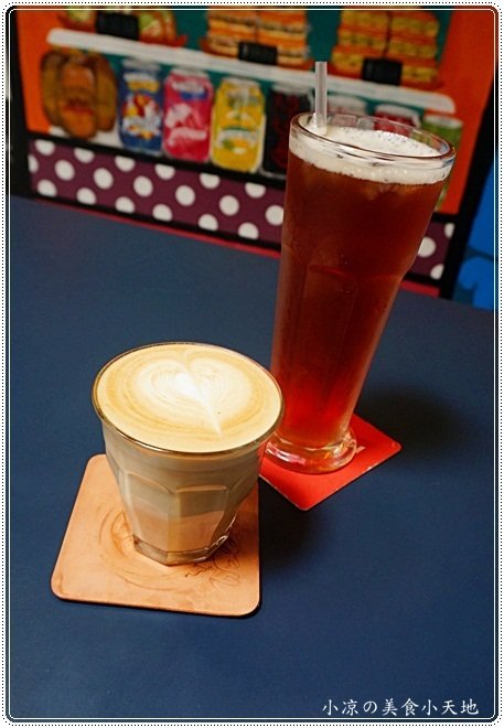 OkieDokie Cafe：台中咖啡館推薦』OkieDokie Cafe║夢幻彩繪牆，網美必去打卡點!文青風裝潢，結合澳洲輕食、漢堡、三明治的咖啡小店