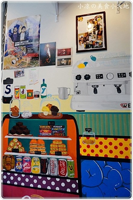 OkieDokie Cafe：台中咖啡館推薦』OkieDokie Cafe║夢幻彩繪牆，網美必去打卡點!文青風裝潢，結合澳洲輕食、漢堡、三明治的咖啡小店