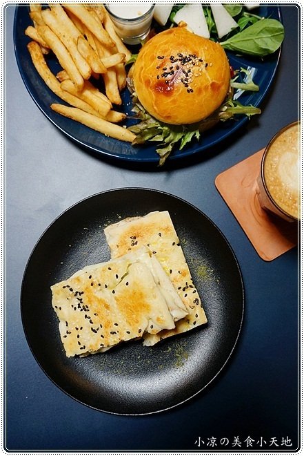 OkieDokie Cafe：台中咖啡館推薦』OkieDokie Cafe║夢幻彩繪牆，網美必去打卡點!文青風裝潢，結合澳洲輕食、漢堡、三明治的咖啡小店