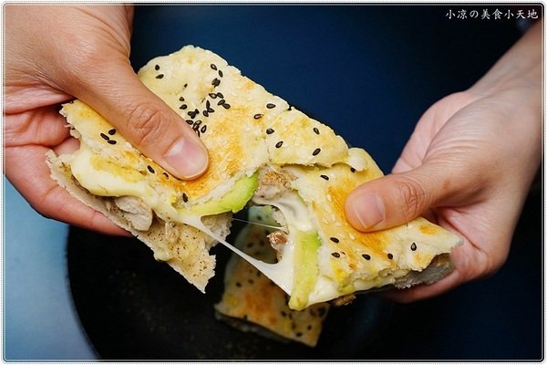 OkieDokie Cafe：台中咖啡館推薦』OkieDokie Cafe║夢幻彩繪牆，網美必去打卡點!文青風裝潢，結合澳洲輕食、漢堡、三明治的咖啡小店