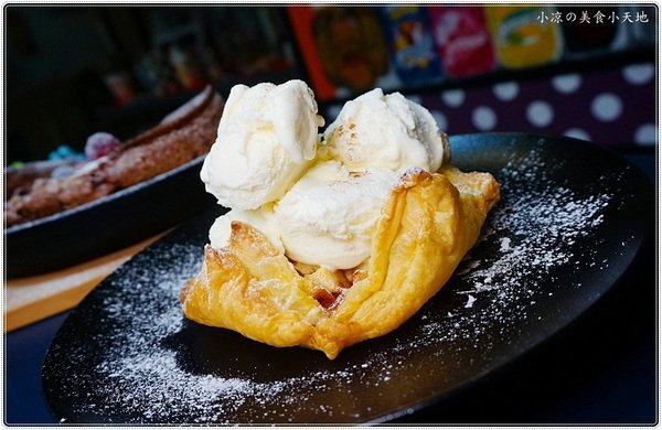 OkieDokie Cafe：台中咖啡館推薦』OkieDokie Cafe║夢幻彩繪牆，網美必去打卡點!文青風裝潢，結合澳洲輕食、漢堡、三明治的咖啡小店