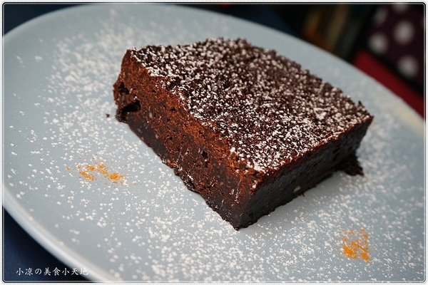 OkieDokie Cafe：台中咖啡館推薦』OkieDokie Cafe║夢幻彩繪牆，網美必去打卡點!文青風裝潢，結合澳洲輕食、漢堡、三明治的咖啡小店