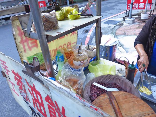 【蘆洲美食】民族路無名蔥油餅-絕無僅有的15元蔥油餅店