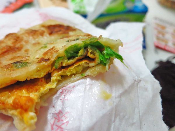 【蘆洲美食】民族路無名蔥油餅-絕無僅有的15元蔥油餅店