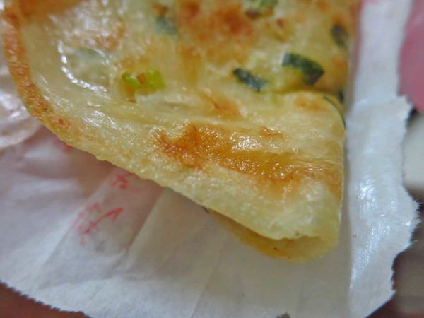 【蘆洲美食】民族路無名蔥油餅-絕無僅有的15元蔥油餅店