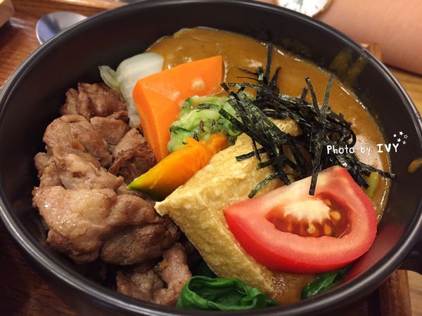 綠光咖哩 羊肉與薄餅