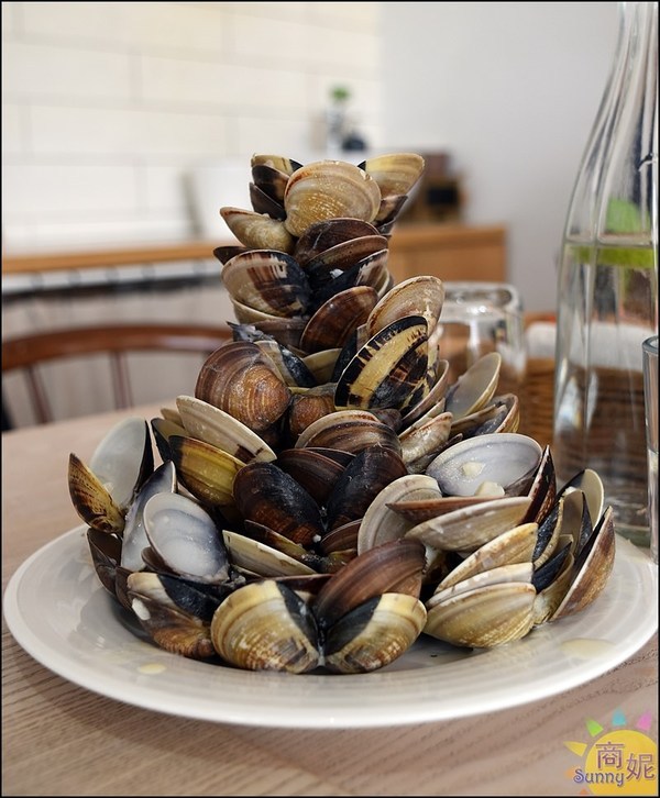 Dacai cafe采咖啡:台中美術園道平價早午餐。采咖啡。份量十足附飲料只要168元 滿山滿谷蛤蜊義麵太驚人CP值爆表!