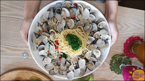 Dacai cafe采咖啡:台中美術園道平價早午餐。采咖啡。份量十足附飲料只要168元 滿山滿谷蛤蜊義麵太驚人CP值爆表!