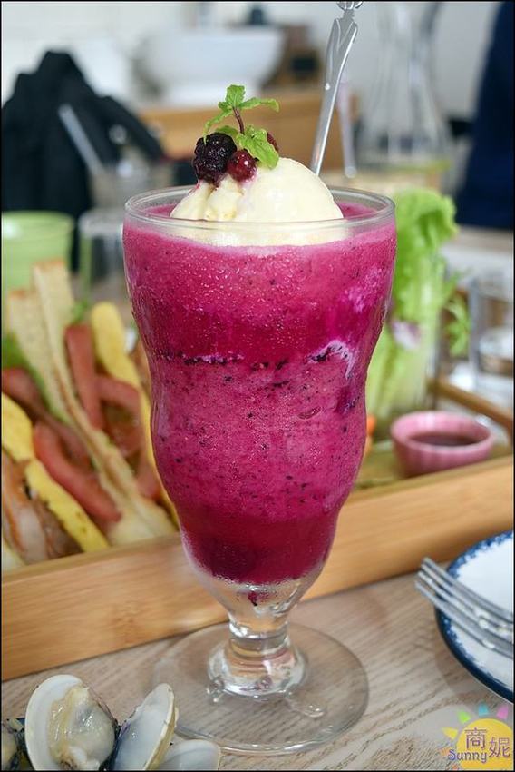 Dacai cafe采咖啡:台中美術園道平價早午餐。采咖啡。份量十足附飲料只要168元 滿山滿谷蛤蜊義麵太驚人CP值爆表!