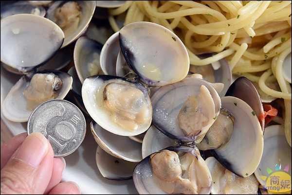 Dacai cafe采咖啡:台中美術園道平價早午餐。采咖啡。份量十足附飲料只要168元 滿山滿谷蛤蜊義麵太驚人CP值爆表!