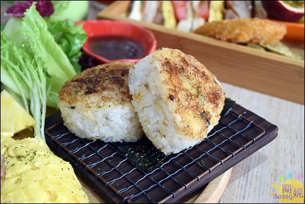 Dacai cafe采咖啡:台中美術園道平價早午餐。采咖啡。份量十足附飲料只要168元 滿山滿谷蛤蜊義麵太驚人CP值爆表!