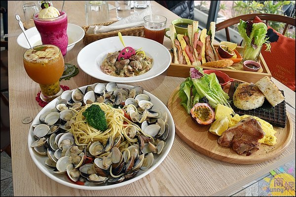 Dacai cafe采咖啡:台中美術園道平價早午餐。采咖啡。份量十足附飲料只要168元 滿山滿谷蛤蜊義麵太驚人CP值爆表!