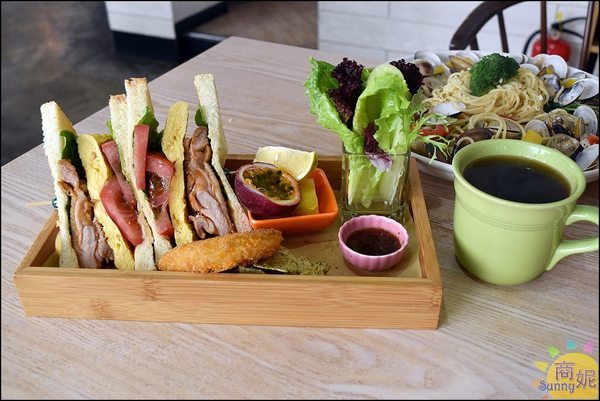 Dacai cafe采咖啡:台中美術園道平價早午餐。采咖啡。份量十足附飲料只要168元 滿山滿谷蛤蜊義麵太驚人CP值爆表!