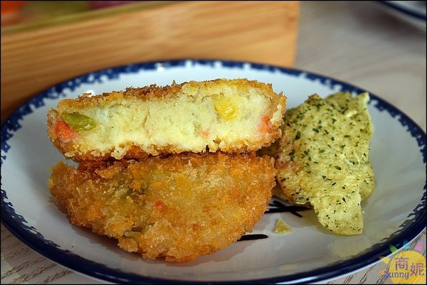 Dacai cafe采咖啡:台中美術園道平價早午餐。采咖啡。份量十足附飲料只要168元 滿山滿谷蛤蜊義麵太驚人CP值爆表!